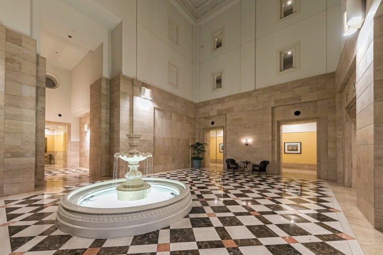 エントランスホール