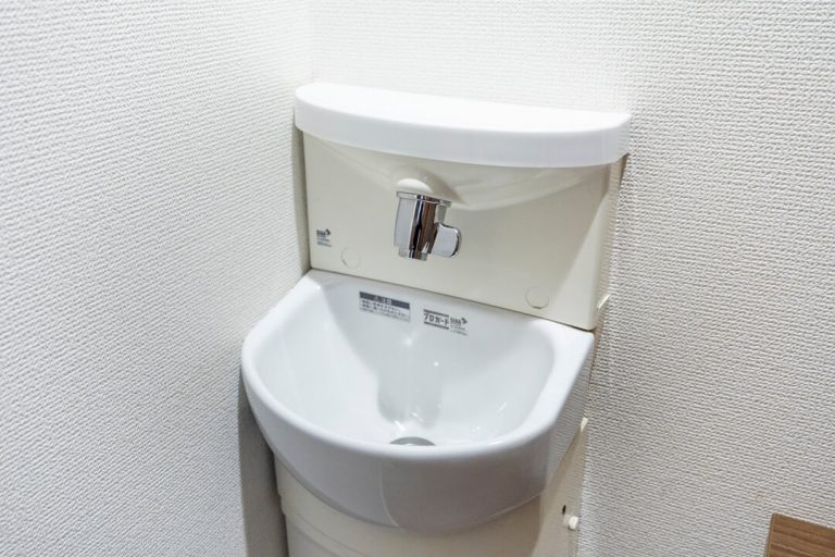 トイレ 独立型の手洗い器