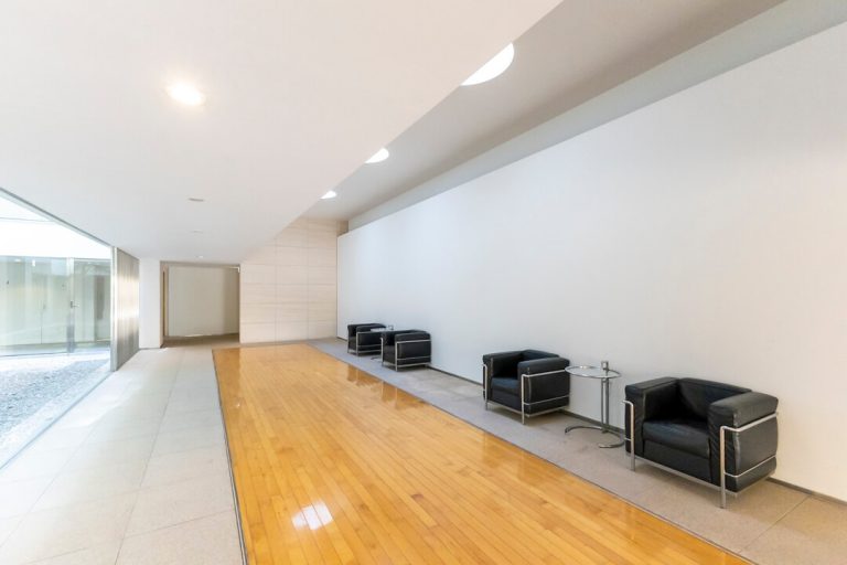 エントランスホール