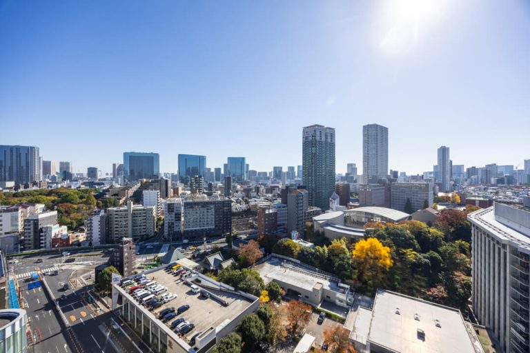 ザ・パークハウス白金二丁目タワー　八芳園の緑を望む、開放的な南西角住戸