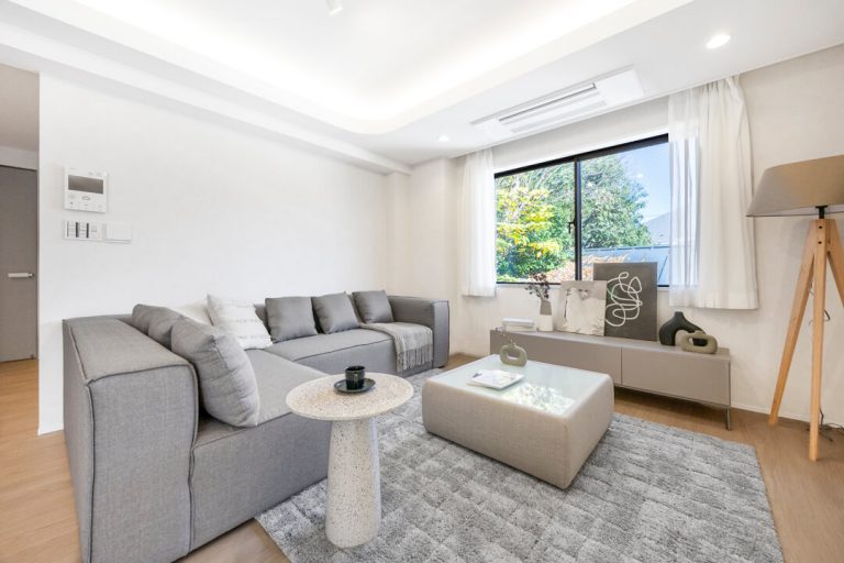 代々木公園　心地良い光を取り入れる、窓の多い角住戸