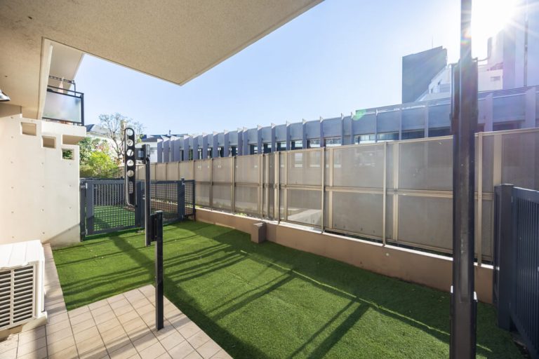 目黒　池田山エリアの低層マンション、専用庭が付いた南西向き3LDK