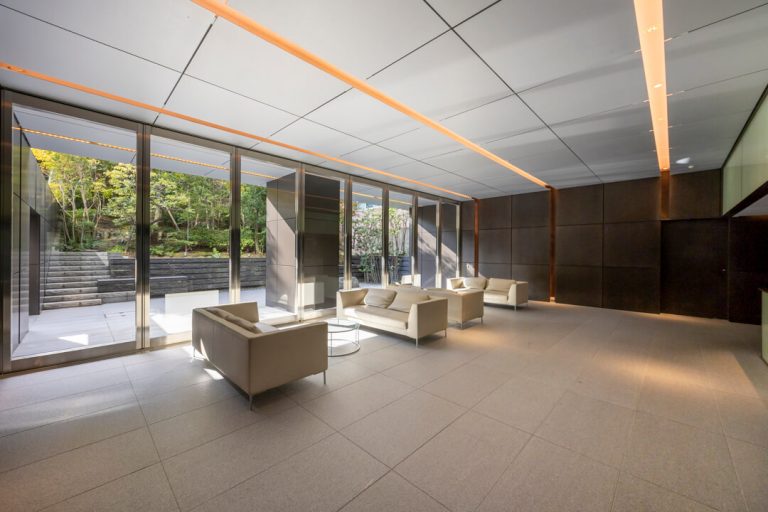 エントランスホール