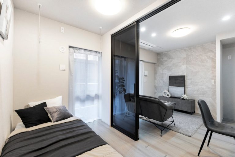 寝室、リビングダイニング