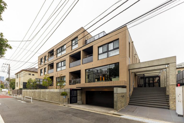 目白　低層に住まう、南東角の安らぎ