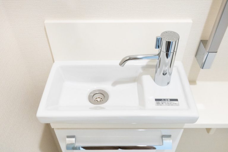 トイレ 独立型の手洗い器