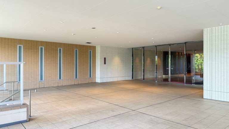 エントランスホール