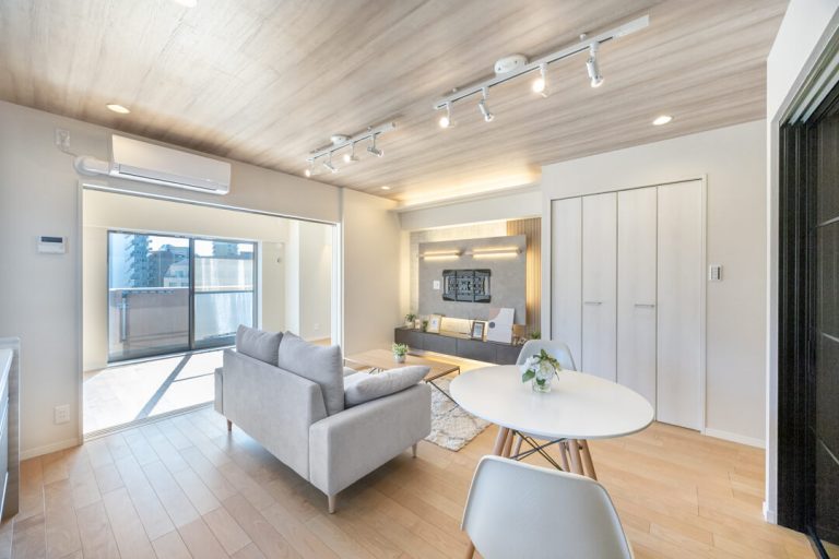 白山　空間をひと繋ぎにして伸び伸び過ごす