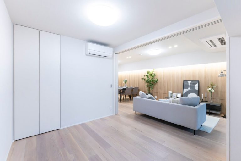 洋室、リビングダイニング