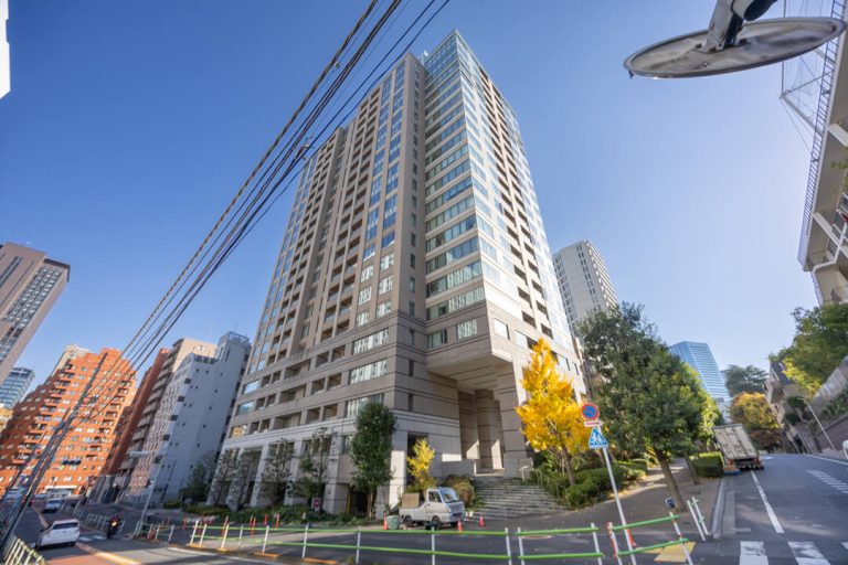 ザ・レジデンス三田　南向きの明るさと快適さを享受する邸宅