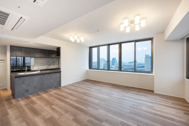 THE TOWERS DAIBA EAST　南東向きの二面採光で開放感あふれるリビング