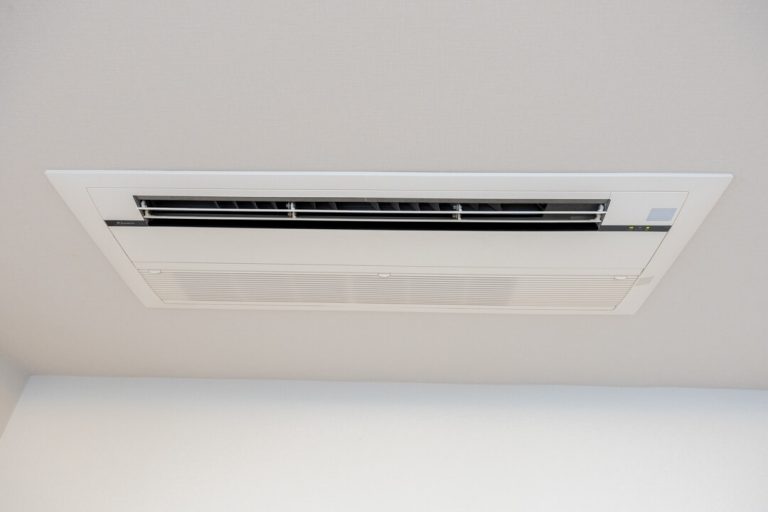 リビングダイニング ビルトインエアコン2基