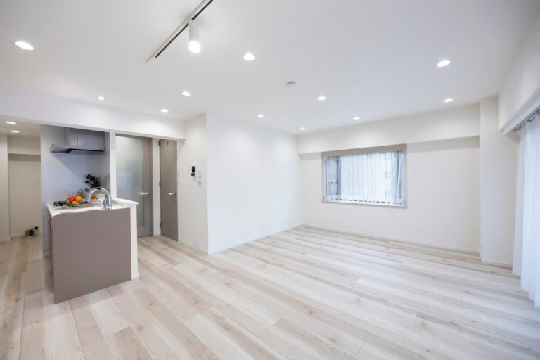 目黒　目黒川至近！陽に包まれる角部屋