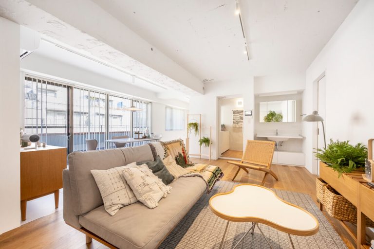 乃木坂　ワイドバルコニーに囲まれたセンスが光る角部屋