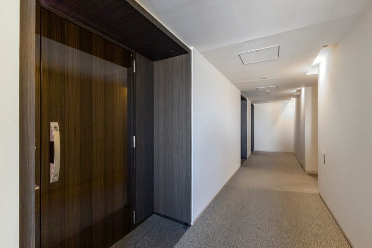 玄関前（内廊下設計）