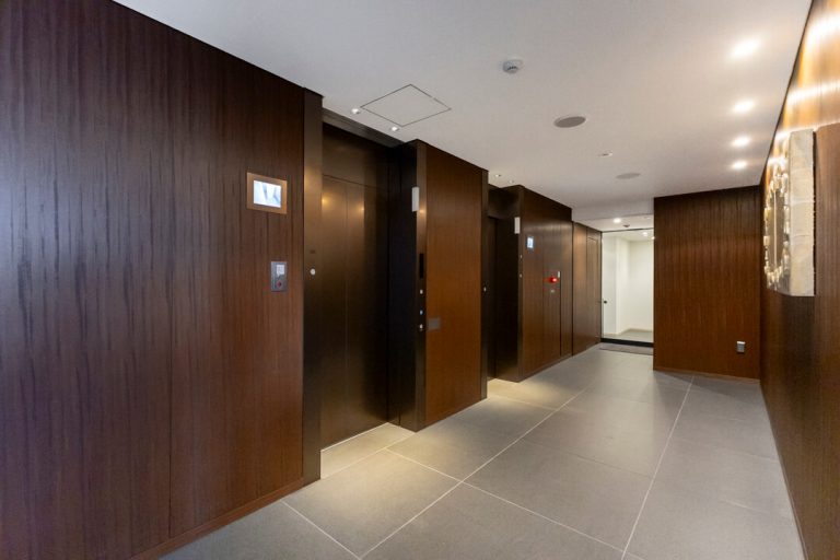 エレベーターホール（エレベーター着床制限付き）