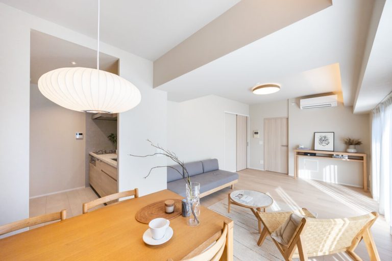 六本木　魅力的な街が生活圏！角部屋で陽が差し込む2LDK