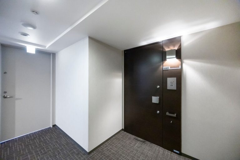 玄関前（内廊下設計）