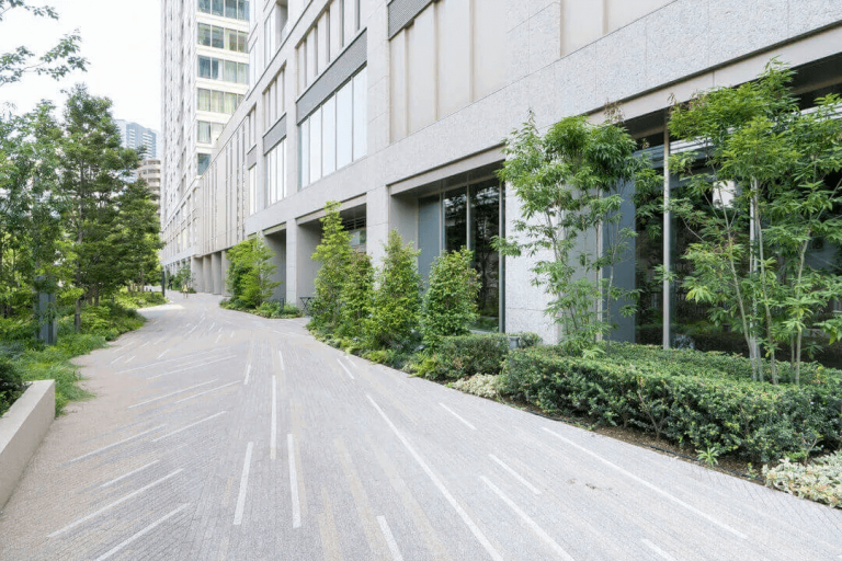 マンション敷地内