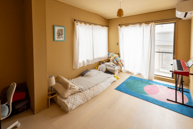 寝室（約9.4帖）