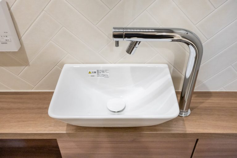 トイレ 独立型の手洗い器