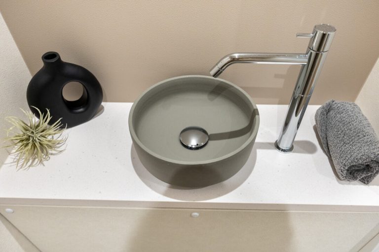 トイレ 独立型の手洗い器