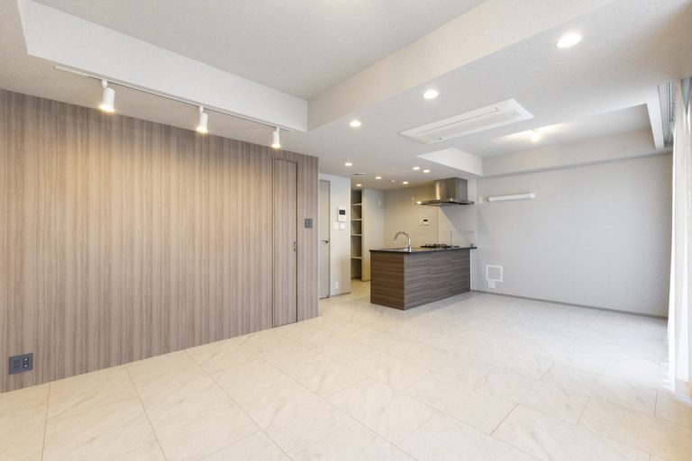 祐天寺　閑静な住宅街に佇む低層マンション、両面バルコニーの心地よい住まい