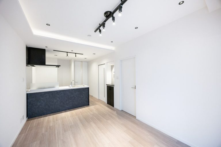 青山一丁目　いちょう並木を日常に、住まいにもワークにも応える南向き2LDK