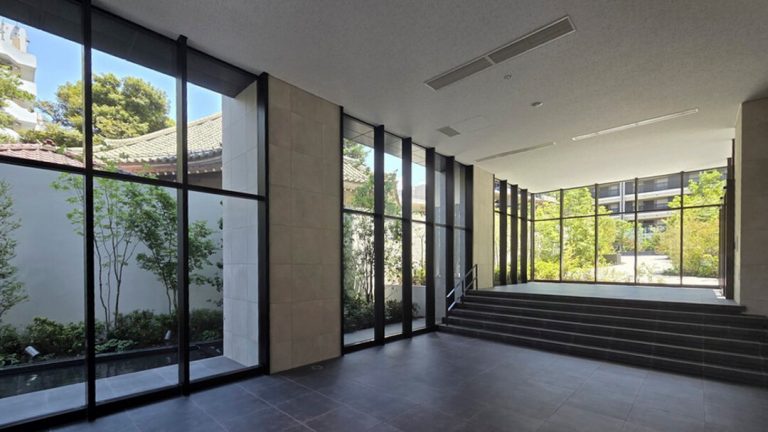 エントランスホール