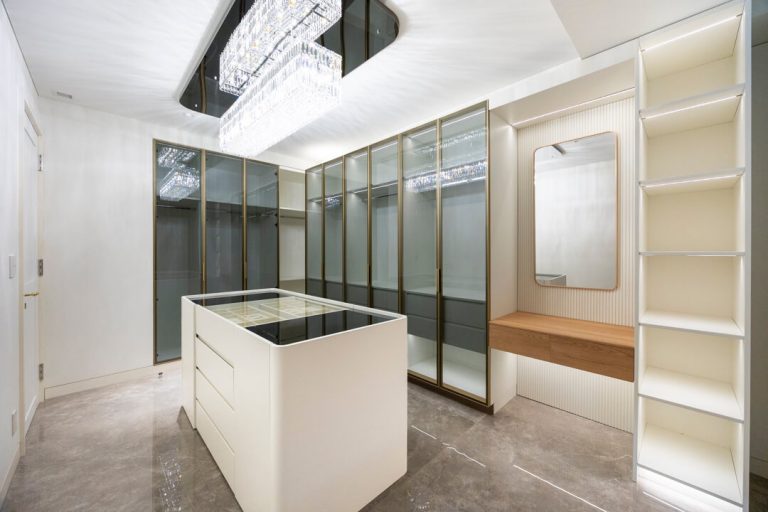 ウォークインクローゼット（衣装部屋）