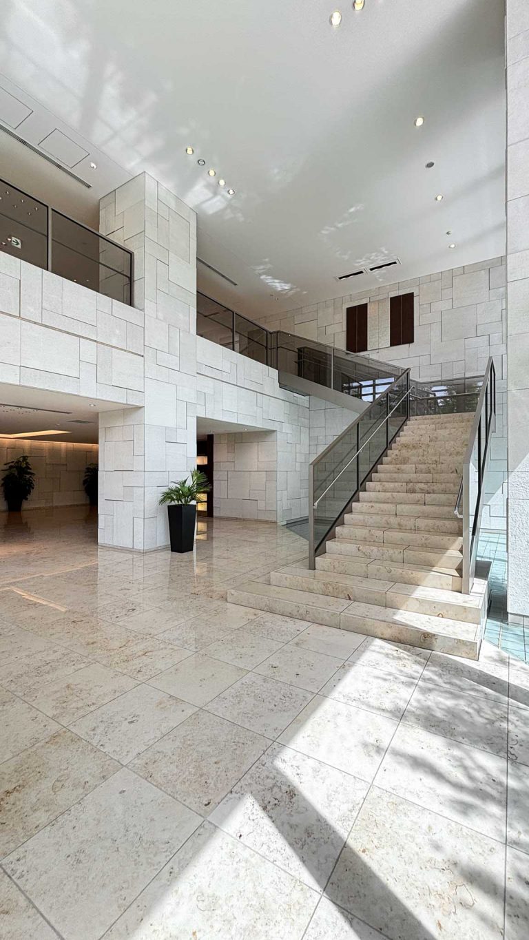 エントランスホール