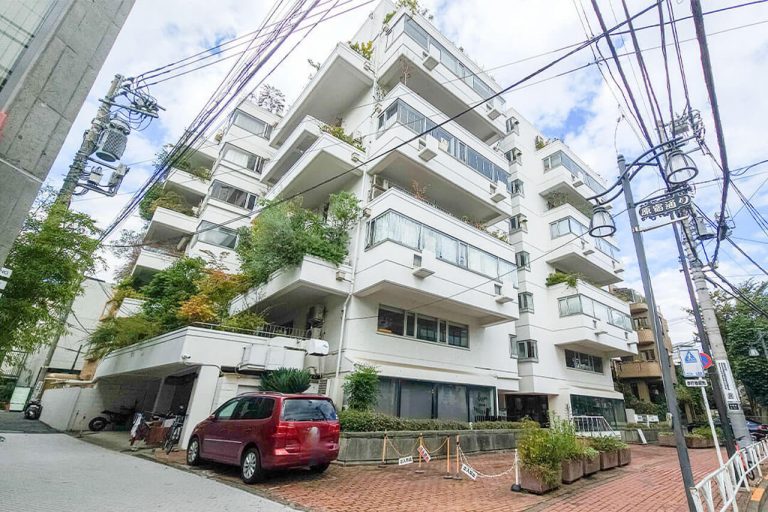 北参道　表参道が生活圏内、約80㎡の角住戸