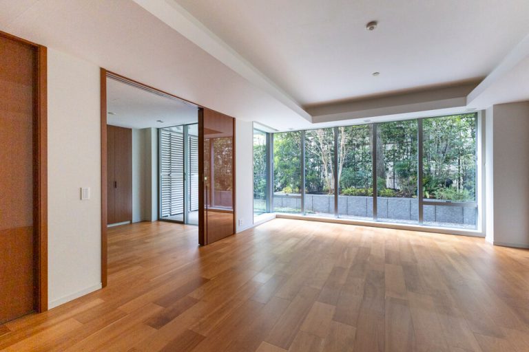 プラウド六本木　100㎡、光と緑に包まれる上質な邸宅