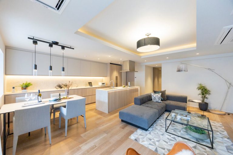 ヴェーゼント赤坂新坂　赤坂八丁目、99㎡×3面バルコニー付きの贅沢な邸宅