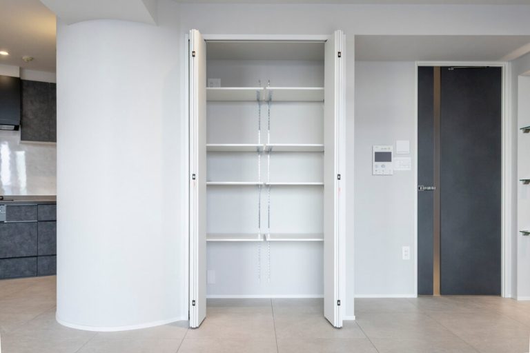 リビングダイニング クローゼット