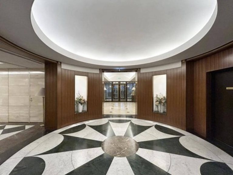 エントランスホール