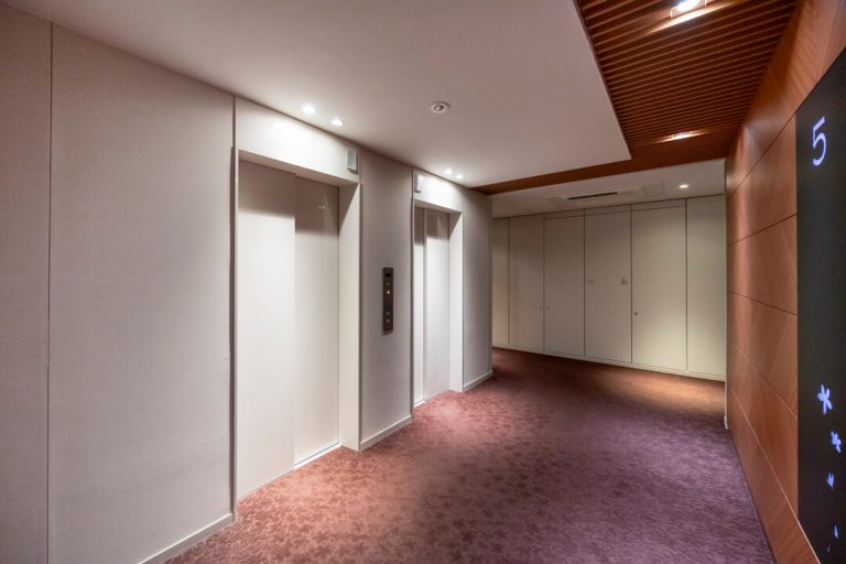 エレベーターホール（5F）