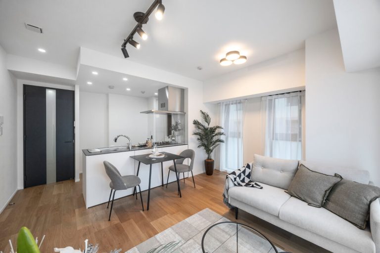 浜町　窓が多く通風良好、角部屋2LDK