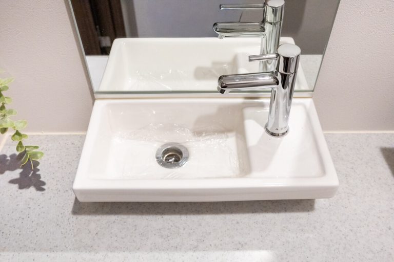 トイレ 独立型の手洗い器