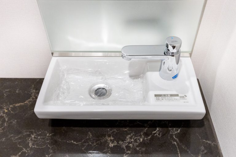 トイレ 独立型の手洗い器