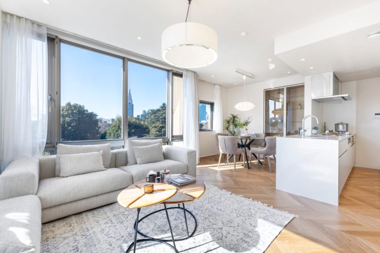 新宿御苑前　緑景を日常にする、100㎡超の邸宅