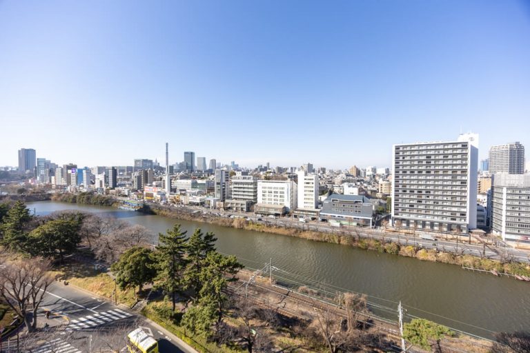 パークコート千代田富士見ザ・タワー　牛込濠の水面を望む、穏やかな空気が流れる住まい