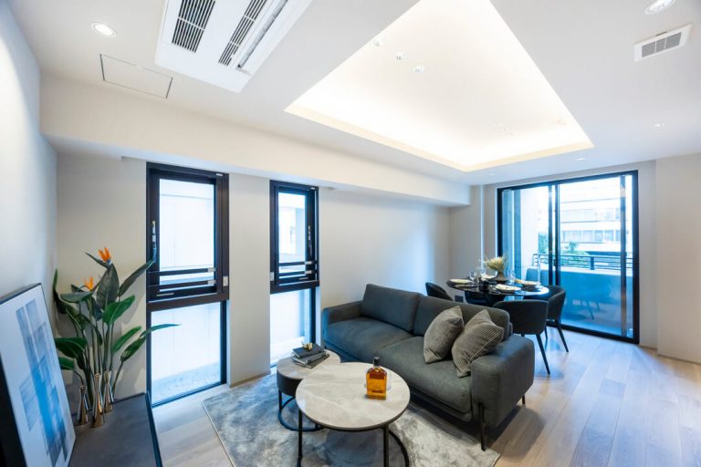 ザ・パークハウス四番町レジデンス　都心の利便と静穏を纏う、両面バルコニー付きの3方角部屋