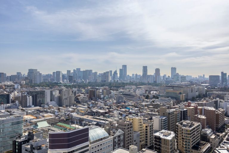 バルコニー眺望（リビング側）※迎賓館の緑も望めます。