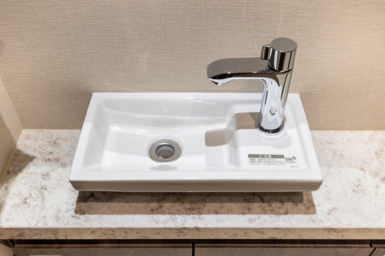 トイレ 独立型の手洗い器