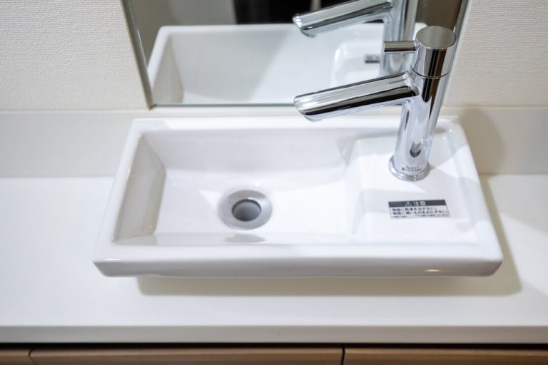 トイレ 独立型の手洗い器