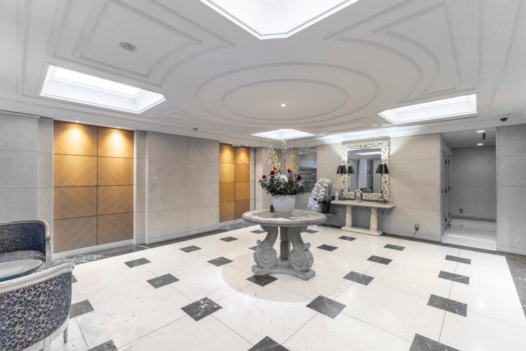 エントランスホール