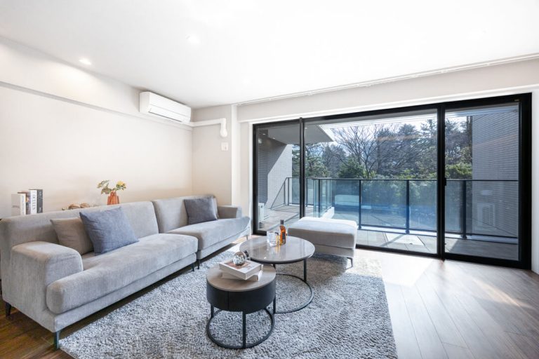 ガーデンヒルズ四ツ谷迎賓の森　赤坂御用地の緑を望む