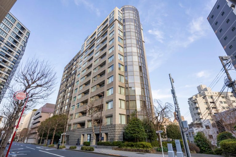 シエルトーレ三番町　三方角住戸に満ちる、光と品格の邸宅