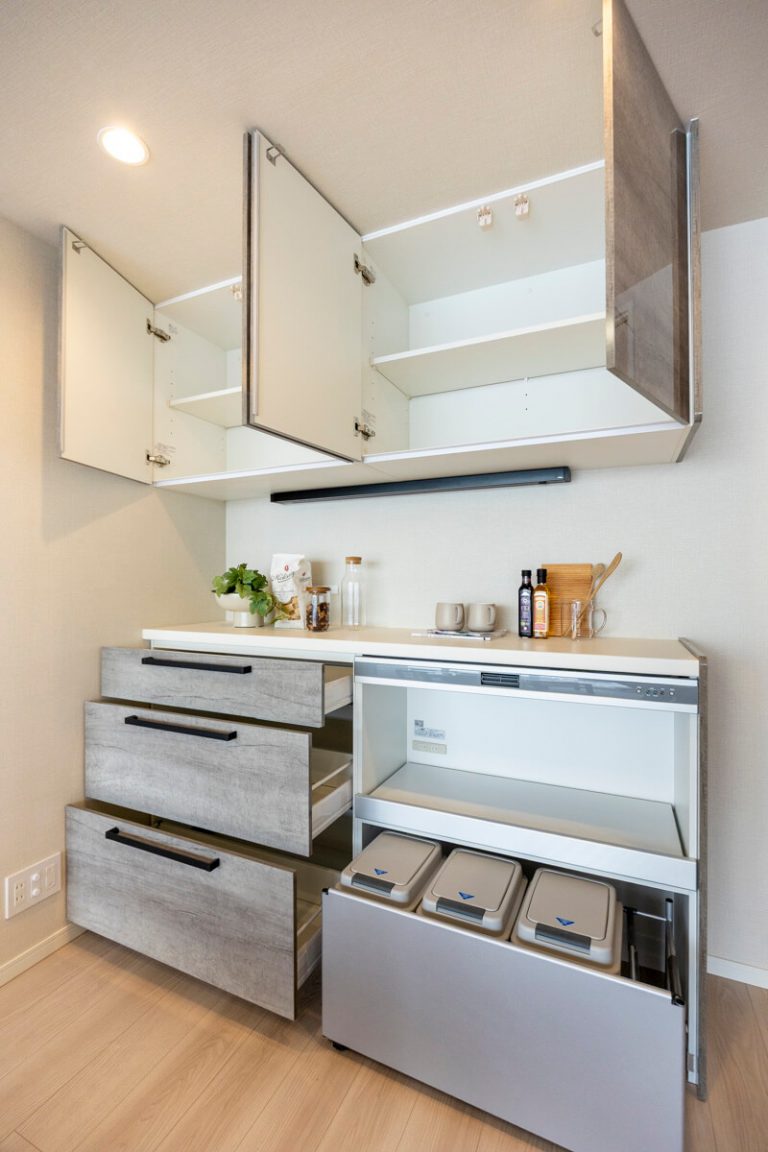 キッチン　カップボード